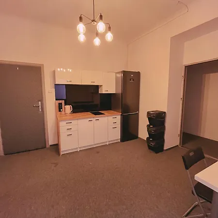 Room In Front Of Hala Targowa Station Without Window Krakow Exterior photo