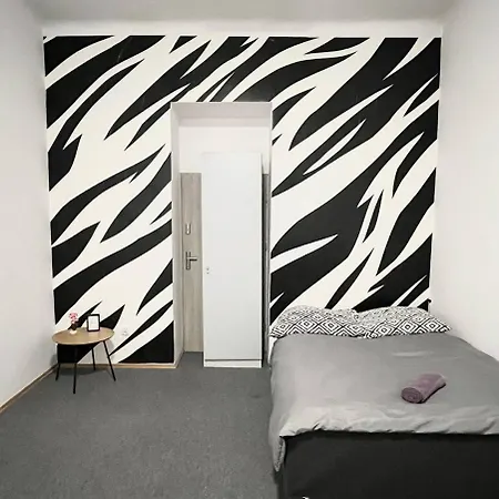 Room In Front Of Hala Targowa Station Without Window Krakow Exterior photo