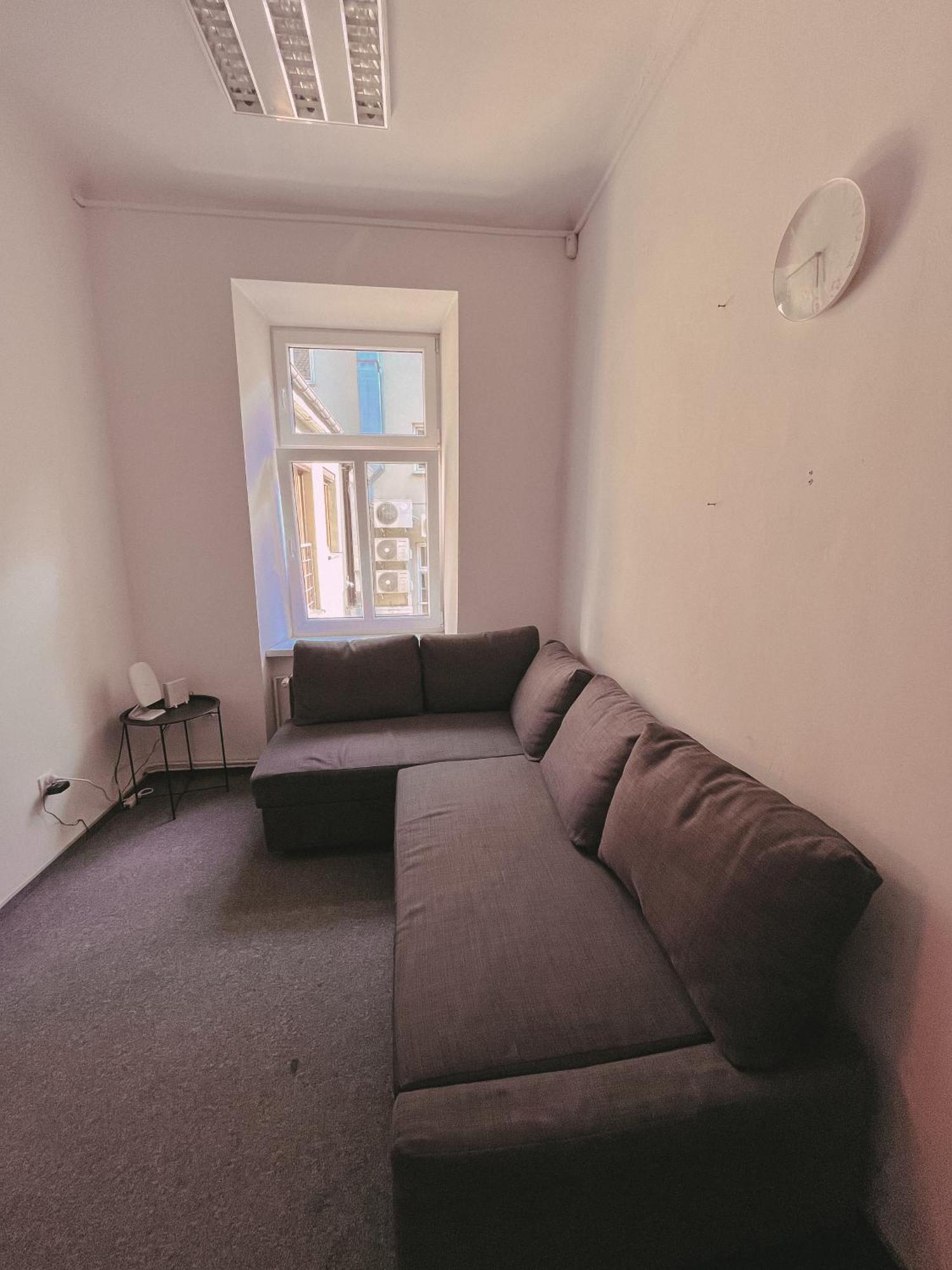 Homestay In Front Of Hala Targowa Station Without Window